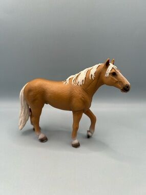 Schleich Horse PALAMINO STALLION Figure 2006 Retired Light Mane Walking Pony